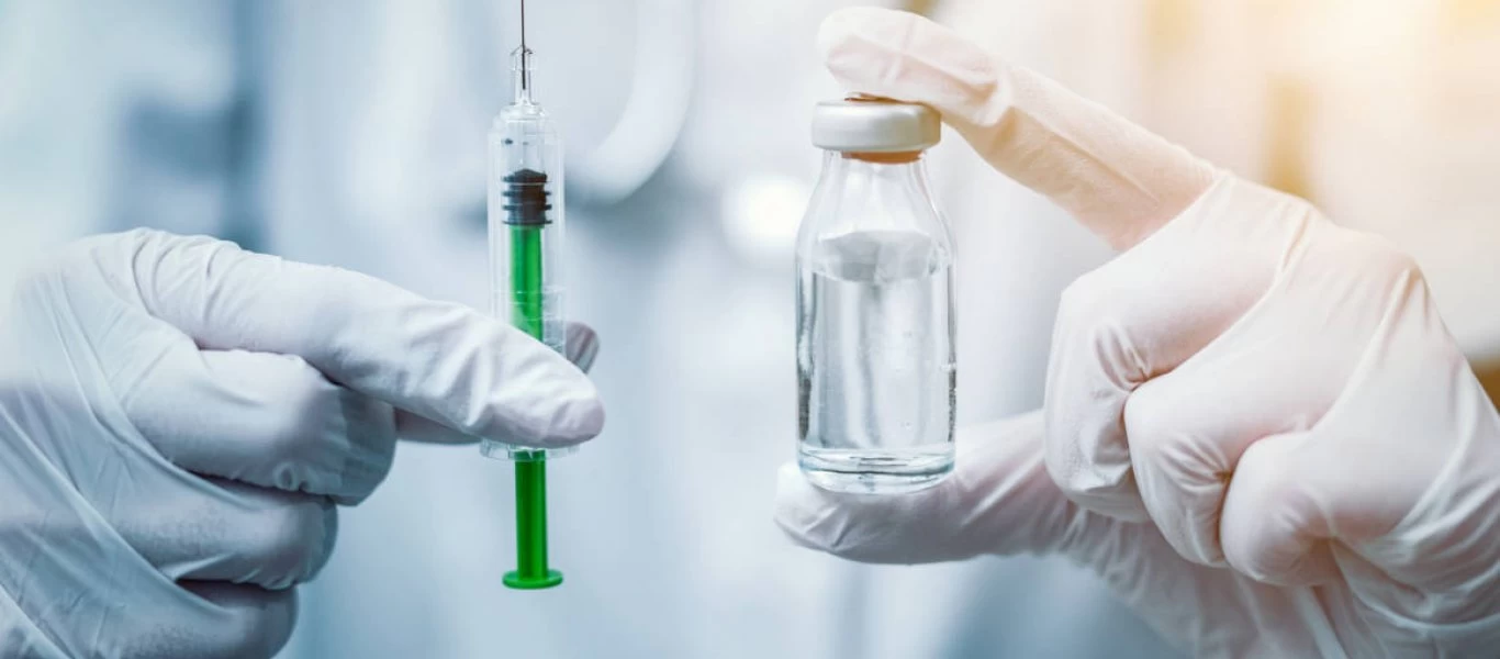 Κορωνοϊός: Η ΕΕ δίνει τα «χέρια» για άλλες 1,8 δισ. δόσεις εμβολίων